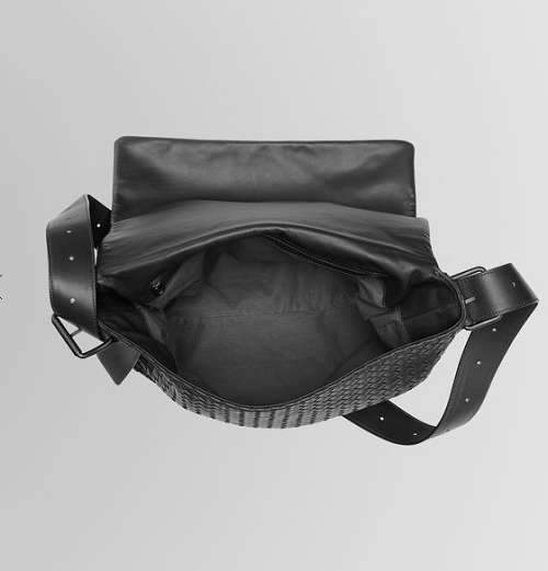 Bottega Veneta Men's Messenger bag 7102 black Lambskin Leather - Click Image to Close